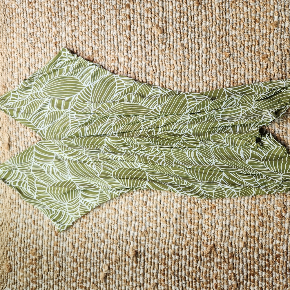 Closing Out Bundle And Save Kaftan Peek Shoulder Green Leaf Print Women's Dress